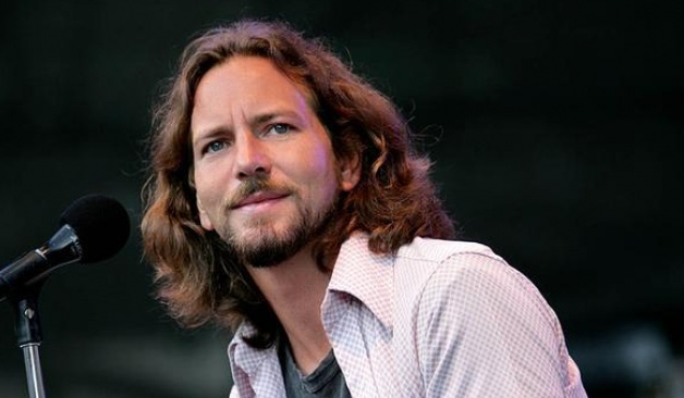 Eddie Vedder (Pearl Jam) face un cover dupa „Imagine” (John Lennon)